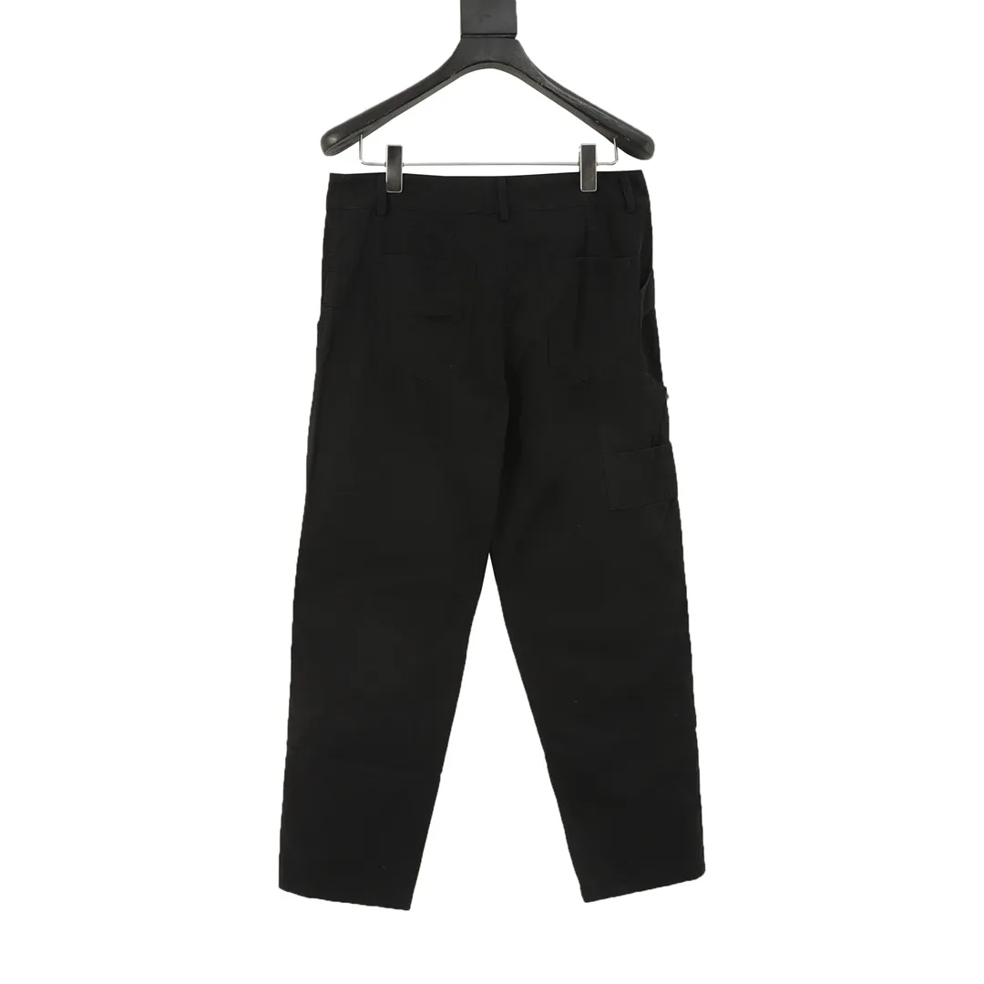 🅿️390 Louis Vuitton/Louis Vuitton workwear presbyopic letter trousers The fabric is made of custom-made canvas fabric, which is silky and super soft compared to the original. The texture and strands of the fabric are clear and obvious, and the drape is first-class. The workmanship is exquisite and meets the foreign trade export standards. There are 4.5 stitches per centimeter. Every seam is pressed with open thread, and the wiring is as neat as a ruler. , Made of woven floral cotton ribbon, the weaving is tight and soft to the touch. The embroidery process uses Behringer embroidery machine, which makes the embroidery color more full and the embroidery more three-dimensional. The pattern has good upper body effect. It is the same style for men and women. It is simple and versatile. When purchasing important items, feel free to compare the quality of any on the market! Size：XS-L